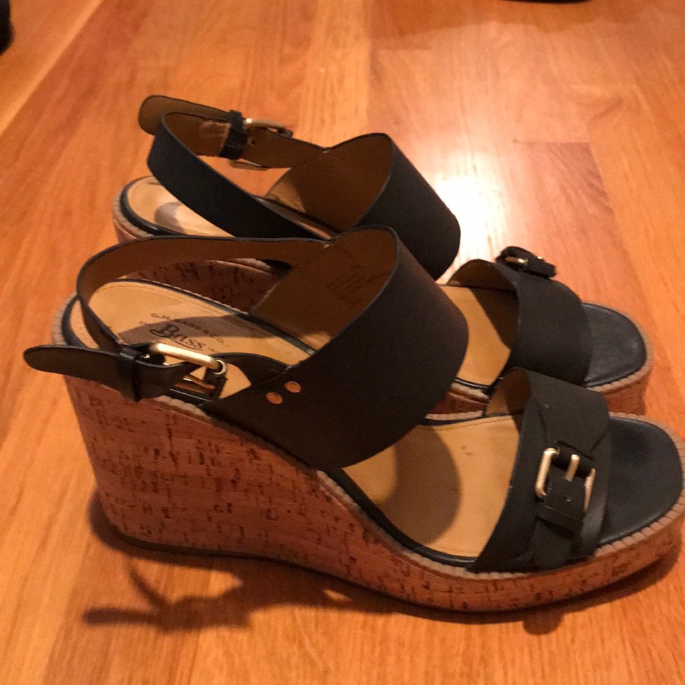 Ladies black leather sandals.